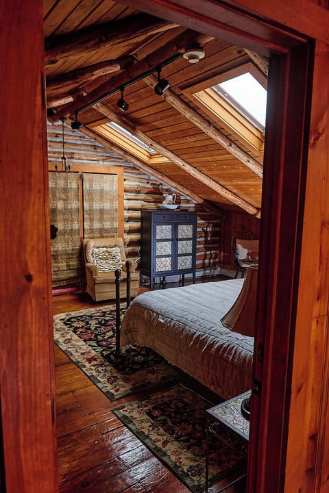 Balcony Suite | Premium bedding, individually decorated, individually furnished, desk