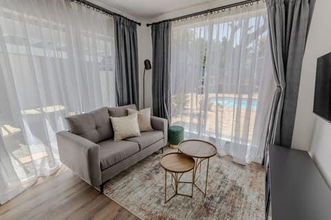 Family Room | In-room safe, iron/ironing board, free WiFi, bed sheets