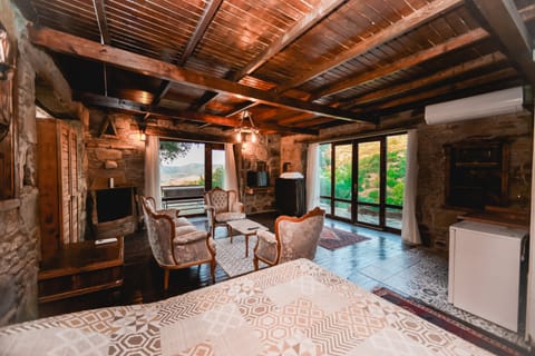 Deluxe Chalet | Minibar, desk, iron/ironing board, free cribs/infant beds