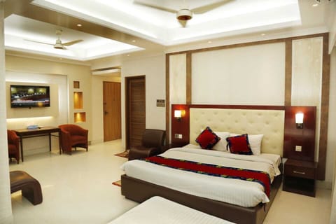 In-room safe, laptop workspace, blackout drapes, soundproofing