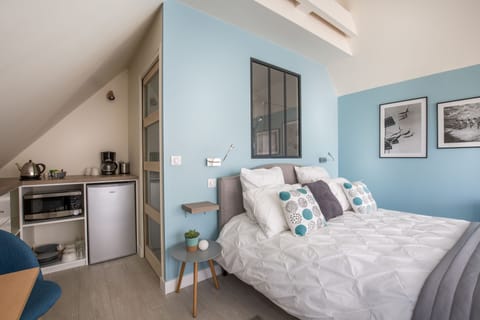 Deluxe Double Room, Balcony | Blackout drapes, soundproofing, free cribs/infant beds, rollaway beds