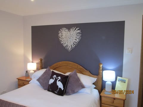 Standard Double Room, Ensuite, Garden View (Bedroom 1 KS)