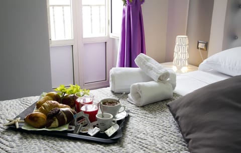 Egyptian cotton sheets, premium bedding, down comforters, minibar