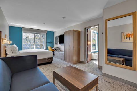 Suite, 1 Bedroom | Premium bedding, down comforters, pillowtop beds, desk