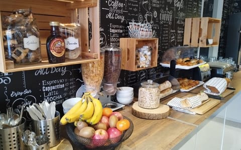 Daily continental breakfast (EUR 9 per person)