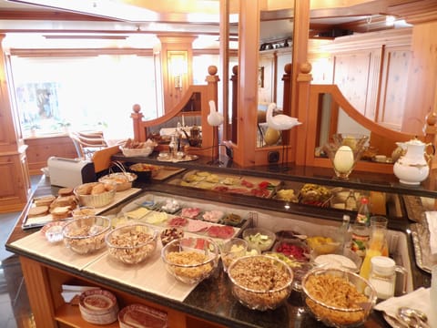 Daily buffet breakfast for a fee
