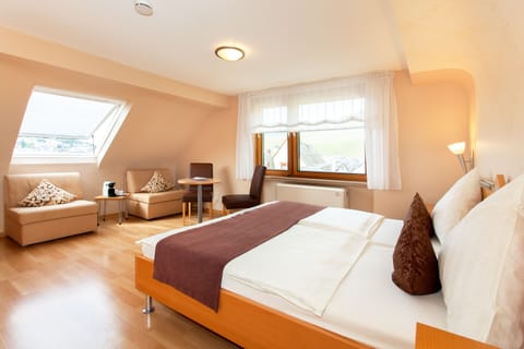 Comfort Double Room, 1 King Bed, Non Smoking, City View | Hypo-allergenic bedding, desk, blackout drapes, free WiFi