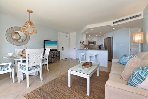 Open living area perfect for family and friends lounging