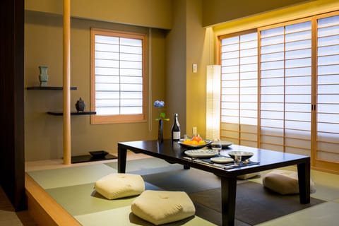 Hauza Premium Suite Room | In-room dining