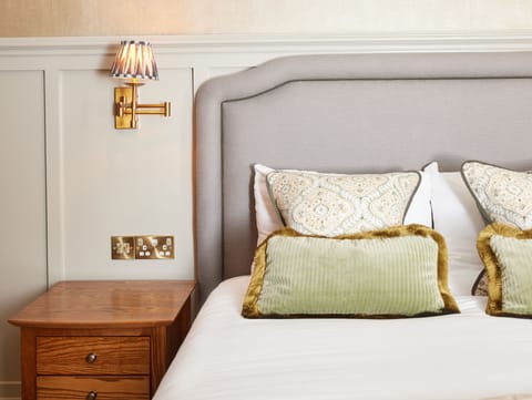 Double Room | Blackout drapes, iron/ironing board, free WiFi, bed sheets