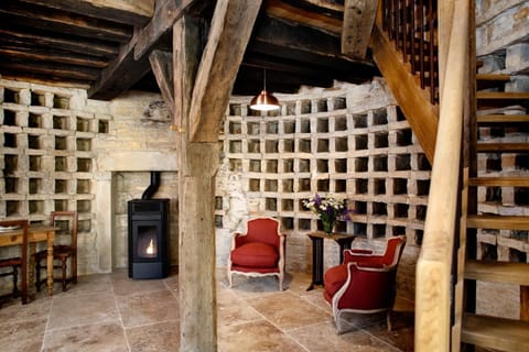 Romantic House (Chambre Michel) | Premium bedding, individually decorated, individually furnished, desk