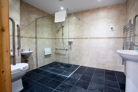 Deluxe Quadruple Room, 1 Bedroom | Bathroom | Combined shower/tub, free toiletries, hair dryer, towels