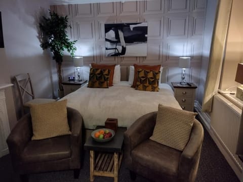 Double Room, Ensuite | Free WiFi, bed sheets
