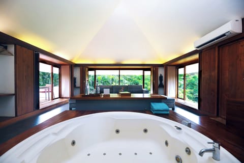 Luxury Penthouse | Minibar, in-room safe, desk, laptop workspace