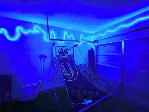 Matador Arena + Hot Tub + Game Room + 4BR Sleeps 14 + 4 Min to Loop House in Lubbock