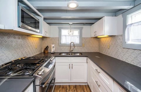 Modern Stainless Steel Gas Stove and Oven