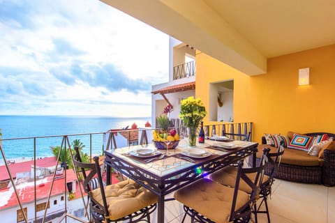 Sunny patio with table that can host up to 6 people