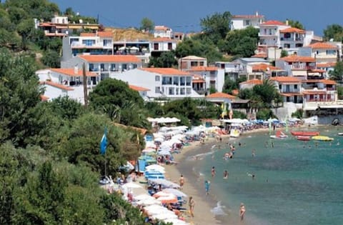 Beach nearby, windsurfing, rowing