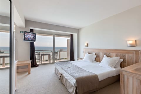 In-room safe, desk, soundproofing, iron/ironing board