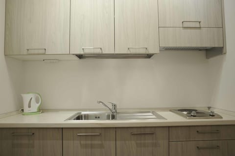 Family Room, 1 Queen Bed with Sofa bed | Private kitchen