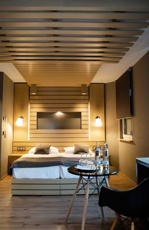 Deluxe Triple Room, Non Smoking | Individually decorated, desk, blackout drapes, free WiFi