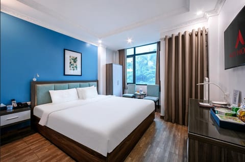 Deluxe Double Room | Minibar, in-room safe, blackout drapes, iron/ironing board