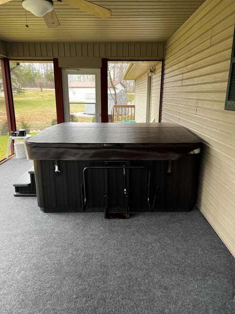 hot tub with steps and cover lift