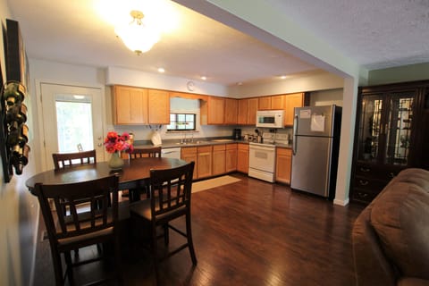 kitchen/ dining room