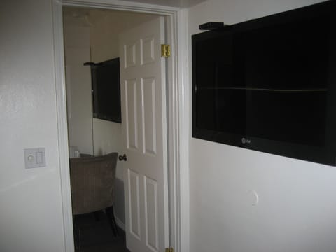 Standard Double Room | Free WiFi, bed sheets