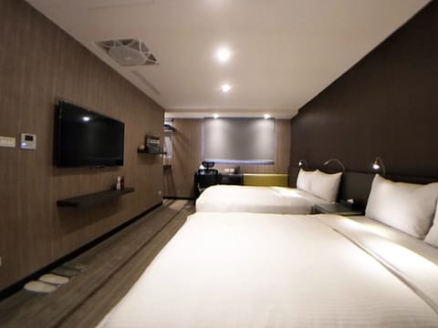 Quadruple Room | Premium bedding, down comforters, desk, laptop workspace