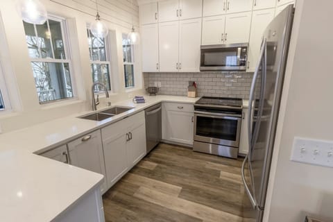 Main Level | Kitchen