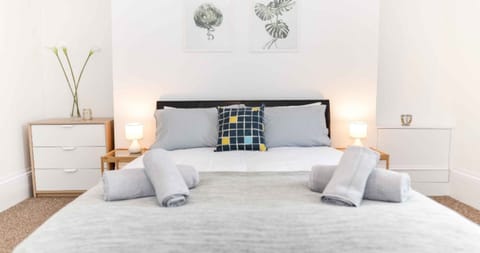 Apartment, 2 Double Beds, Non Smoking | Iron/ironing board, free WiFi, bed sheets
