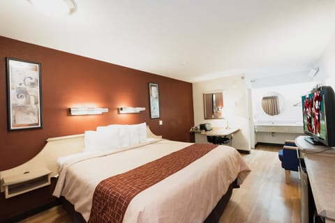 Superior Room, 1 King Bed, Non Smoking | Free cribs/infant beds, free WiFi, bed sheets