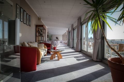 Daily buffet breakfast for a fee