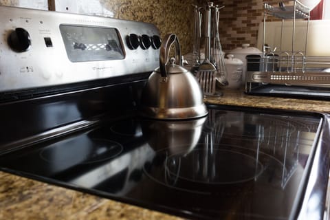 City Apartment, 2 Bedrooms | Private kitchen | Full-size fridge, microwave, oven, stovetop