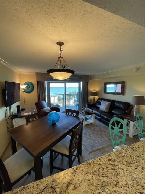 Beautiful Ocean Front Living Room, leather recliners, kitchen table, Granite Bar