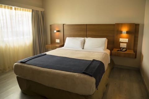 Double Room | Minibar, in-room safe, desk, WiFi (free)