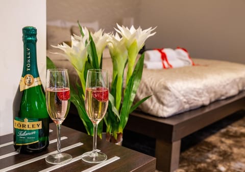 Deluxe Double Room, Garden View | Memory foam beds, minibar, in-room safe, desk