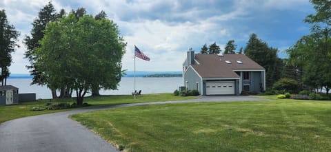 Private drive and yard at Jewel of the Isle