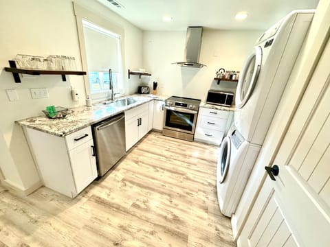 Superior Suite, Accessible, Ensuite ( 4 Private Two Bedroom) | Private kitchen