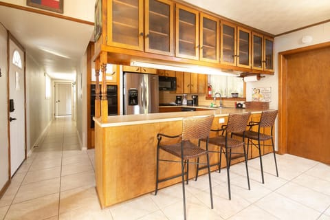 Large island for extra seating