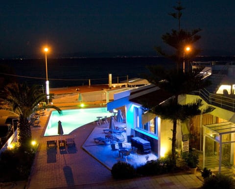 Outdoor pool, sun loungers