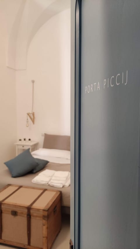 Standard Room | Frette Italian sheets, down comforters, minibar, desk