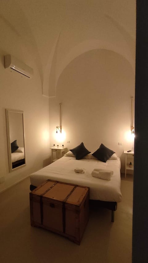 Frette Italian sheets, down comforters, minibar, desk