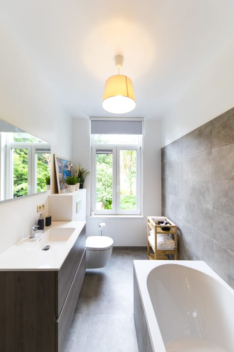 Economy Double Room, 1 Queen Bed | Bathroom | Combined shower/tub, deep soaking tub, rainfall showerhead, hair dryer