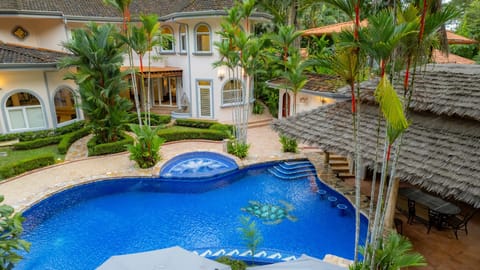 House (6 Bedrooms) | Interior