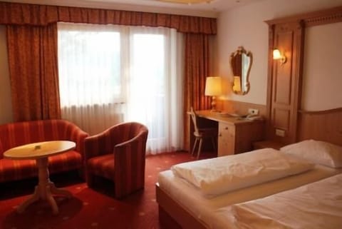 Double Room | Desk, blackout drapes, rollaway beds, free WiFi