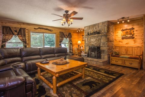 Beautiful Living Room & The Over-sized Leather Sectional Reclines In 2 Places!