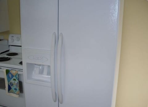 Refridgerator with water and ice maker