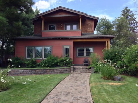 Front Yard Albany Bungalow